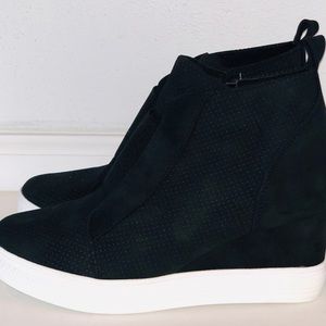 Women’s Size 6M Black Suede Sneaker Wedge